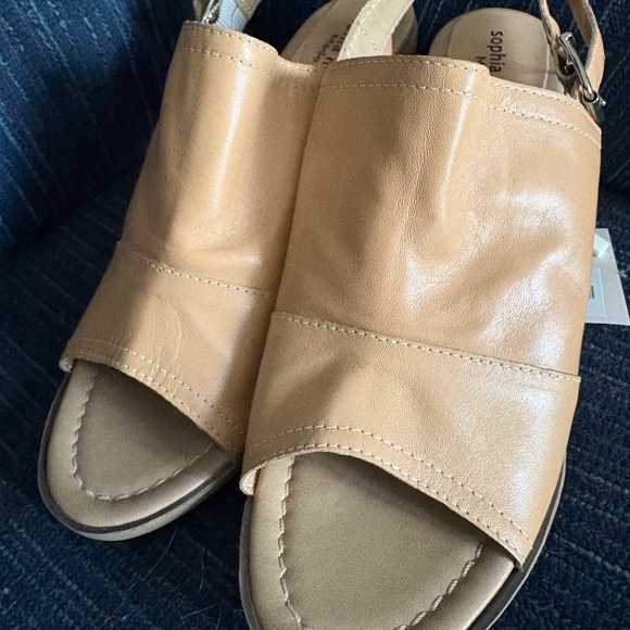 Sophia Milano Leather - 8.5 - Picture 5 of 7